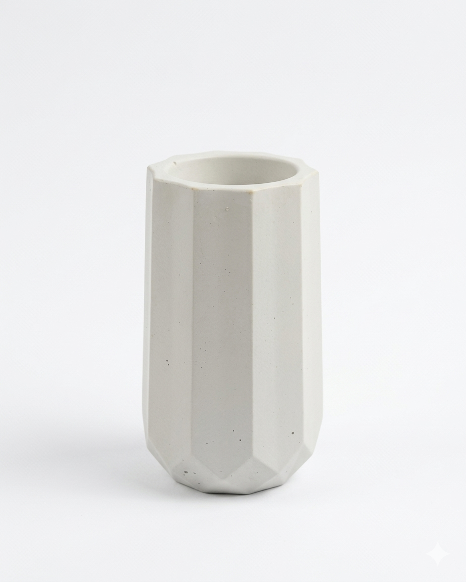 Florero geométrico pequeño sin flores